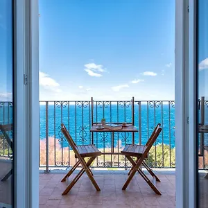  Apartment Cielo E Mare: Charming Seaside Retreat In Old Village Heart